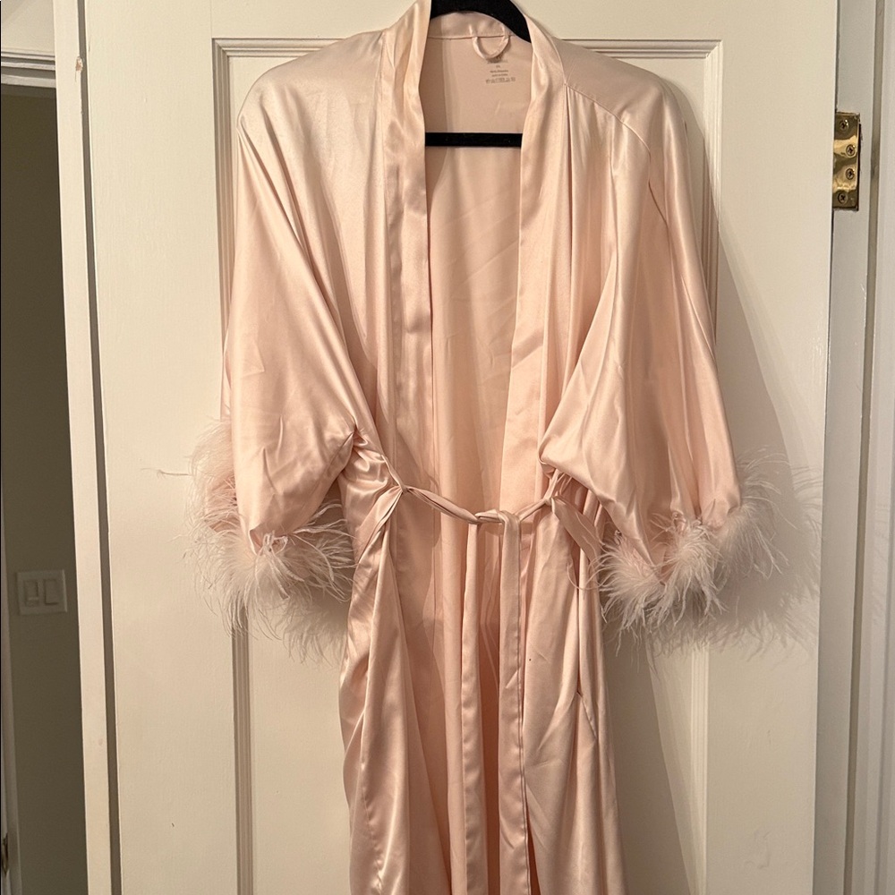 Elegant Feather Trim Satin Robe - Pink